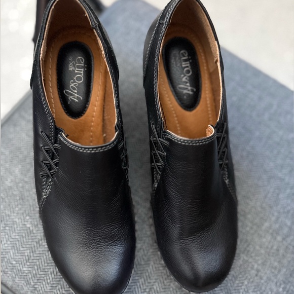 Euro by Sofft Black Leather Heeled Pumps - Picture 7 of 9